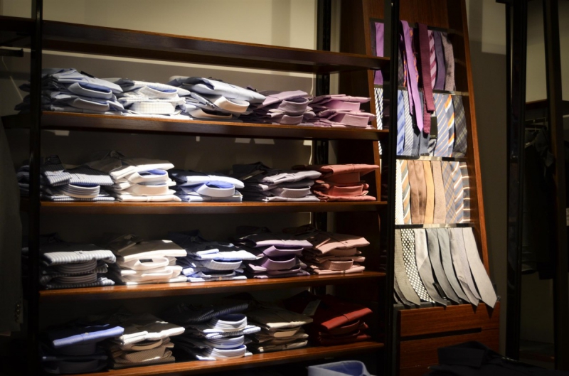 ecommerce-CUEBRIS-min_shirts_exhibition_shop_shopping_shelf_buy_business_clothing-940715